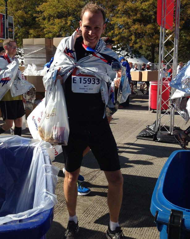 Scott Allen sau khi chạy marathon tại Chicago. Scott Allen sau khi chạy marathon tại Chicago.