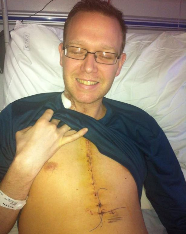 Hình ảnh Scott sau khi phẫu thuật tim thành công. Hình ảnh Scott sau khi phẫu thuật tim thành công.