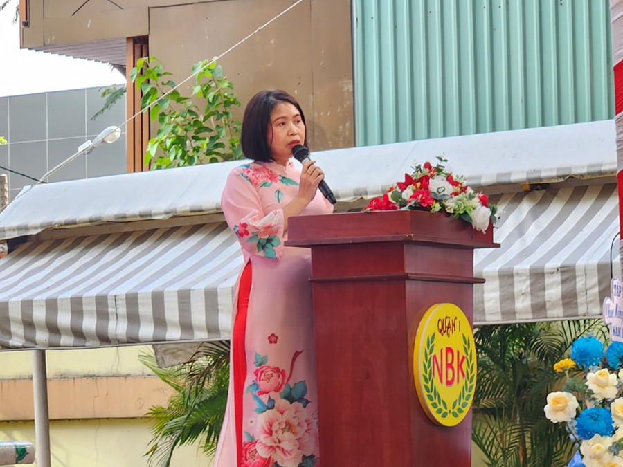 Ngày 27/5, Trường Tiểu học Nguyễn Bỉnh Khiêm (Quận 1, TPHCM) tổ chức Lễ tri ân và trưởng thành cho 270 học sinh khối 5 với Chủ đề tiết học cuối cùng là “Ban mai yêu thương”.