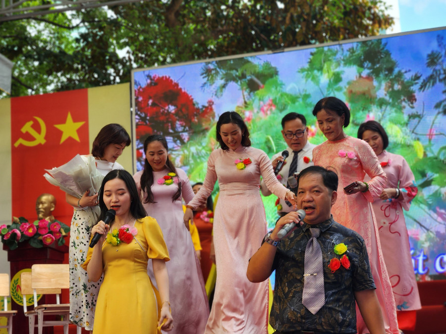 Kết thúc buổi lễ, cô Chi cảm thấy rất hạnh phúc vì buổi lễ đã diễn ra thành công tốt đẹp.