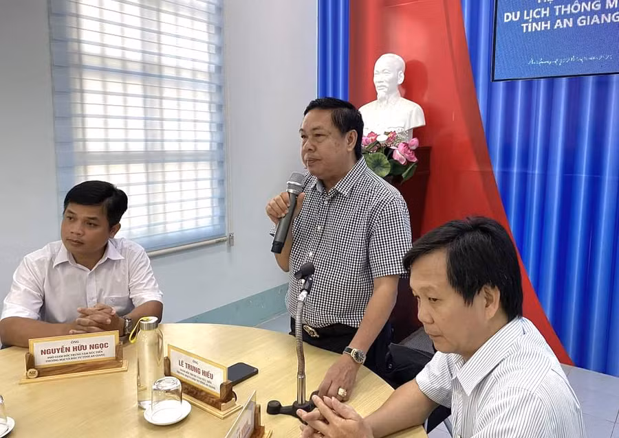 Ông Lê Trung Hiếu - Giám đốc Trung tâm Xúc tiến Thương mại và Đầu tư tỉnh An Giang giới thiệu về Cổng thông tin du lịch An Giang.