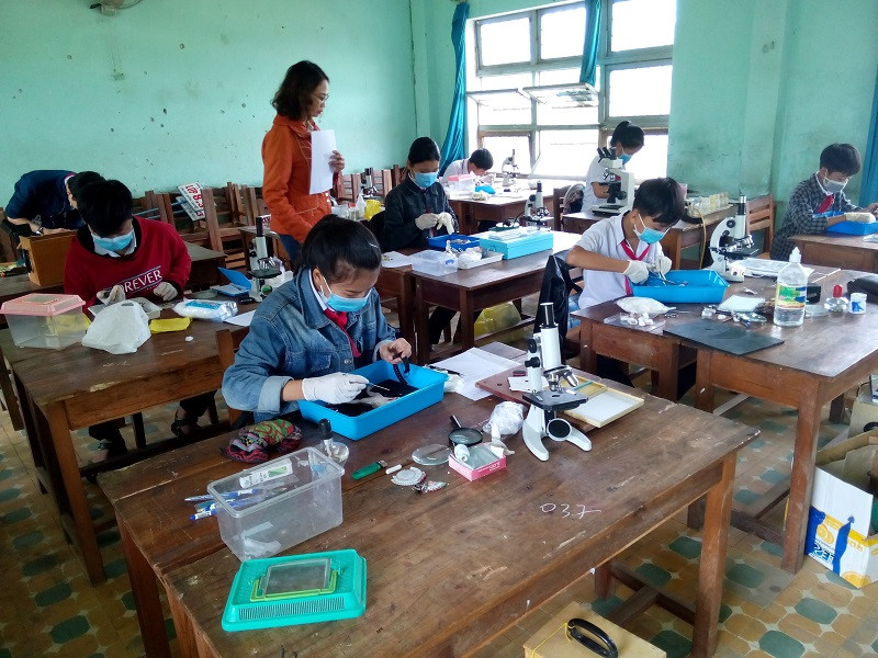 Sử dụng thiết bị tại Trường THCS Lê Quý Đôn (Thăng Bình, Quảng Nam). Sử dụng thiết bị tại Trường THCS Lê Quý Đôn (Thăng Bình, Quảng Nam).