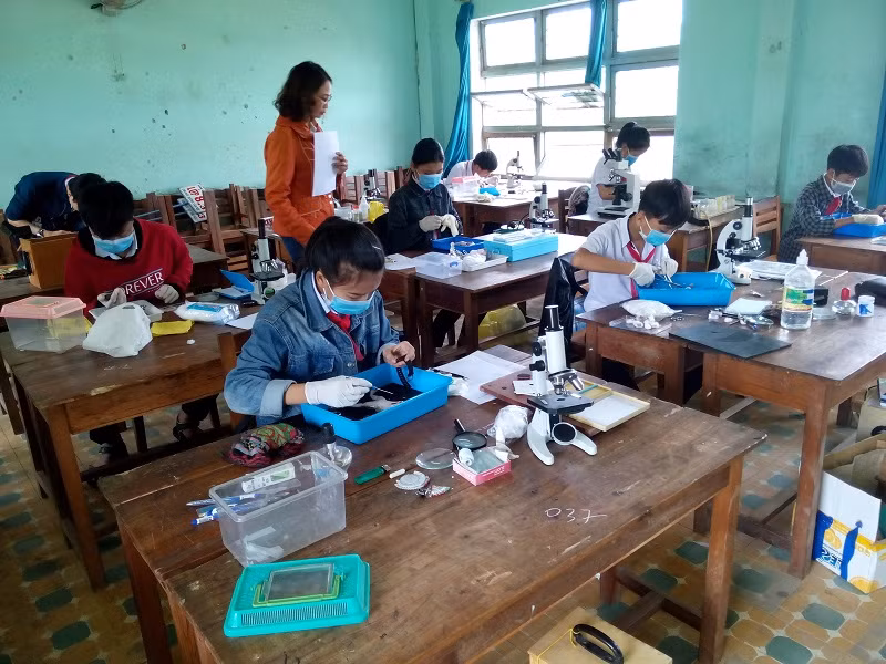 Sử dụng thiết bị tại Trường THCS Lê Quý Đôn (Thăng Bình, Quảng Nam).