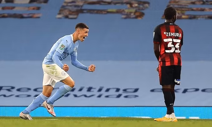 Foden ấn định chiến thắng 2-1 nhọc nhằn cho Man City.