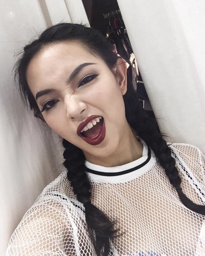 4 hot girl Việt siêu gợi cảm, sexy nhưng ngoài đời thì... bé tẹo! - Ảnh 18. 4 hot girl Việt siêu gợi cảm, sexy nhưng ngoài đời thì... bé tẹo! - Ảnh 18.