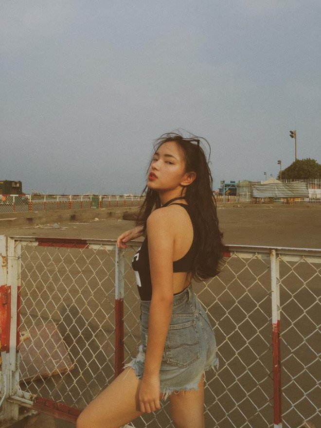 4 hot girl Việt siêu gợi cảm, sexy nhưng ngoài đời thì... bé tẹo! - Ảnh 20. 4 hot girl Việt siêu gợi cảm, sexy nhưng ngoài đời thì... bé tẹo! - Ảnh 20.