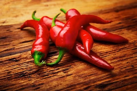 Ớt rất giàu can xi, kali, vitamin B phức tạp cũng như các vitamin A và C