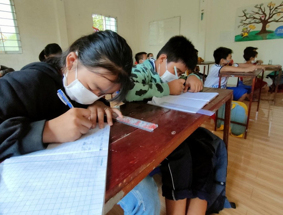 Lớp học tình thương của cô Thủy luôn mở rộng vòng tay. Lớp học tình thương của cô Thủy luôn mở rộng vòng tay.