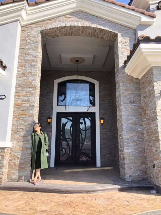 Biệt thự triệu đô mới tậu đẹp mỹ mãn của ca sĩ Lệ Quyên ở Mỹ