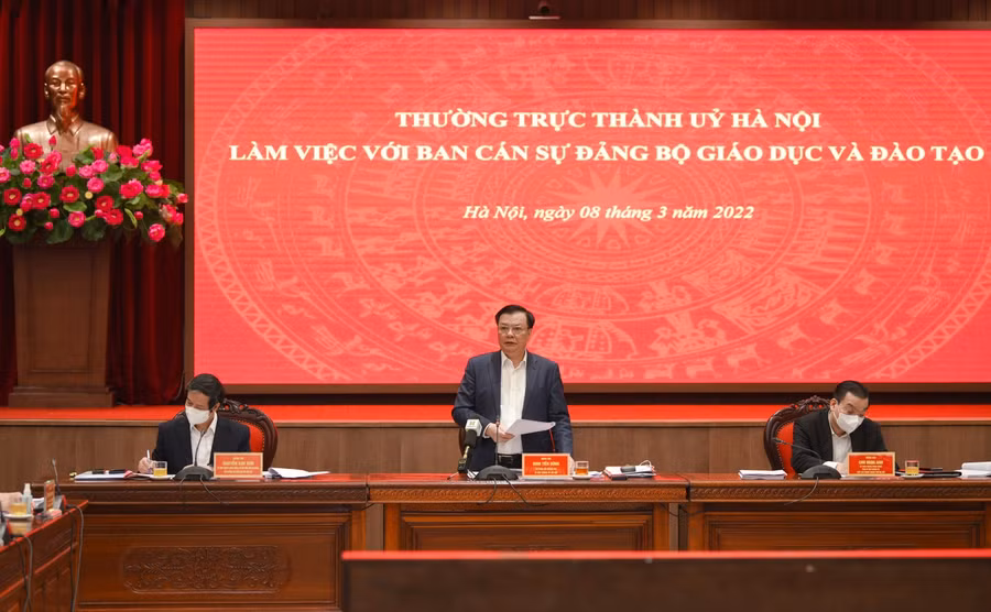 Bí thư Thành ủy Hà Nội Đinh Tiến Dũng phát biểu tại buổi làm việc.