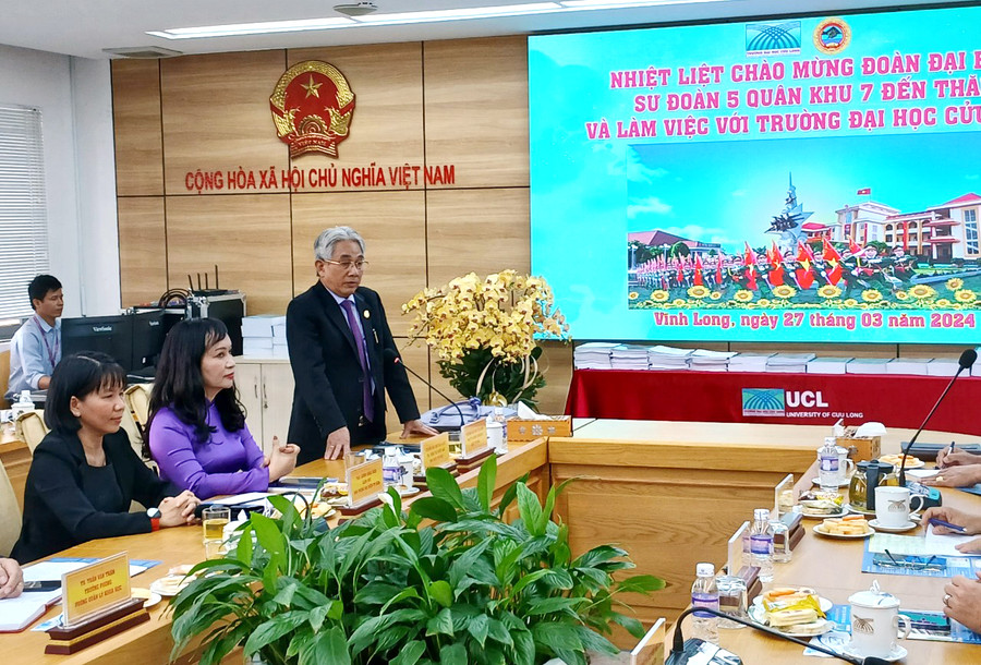 PGS.TS Lương Minh Cừ - Bí thư Đảng ủy, Hiệu trưởng Trường ĐH Cửu Long phát biểu tại buổi làm việc.