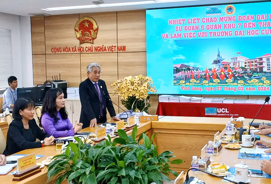 PGS.TS Lương Minh Cừ - Bí thư Đảng ủy, Hiệu trưởng Trường ĐH Cửu Long phát biểu tại buổi làm việc.