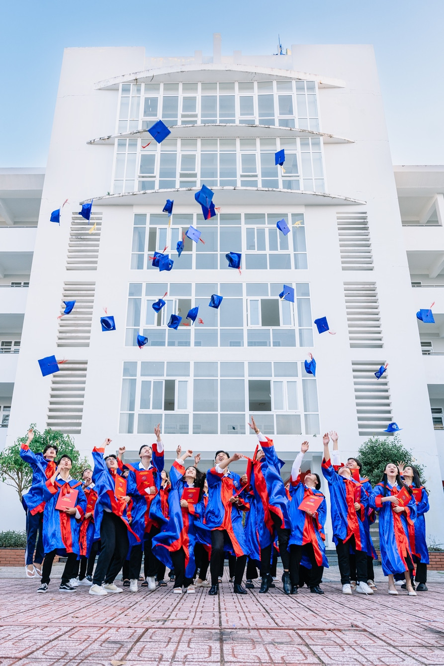 Niềm vui ngày tốt nghiệp của sinh viên Trường ĐH Kiên Giang. Niềm vui ngày tốt nghiệp của sinh viên Trường ĐH Kiên Giang.