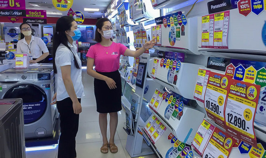 Thị trường điều hòa “nóng” theo thời tiết.