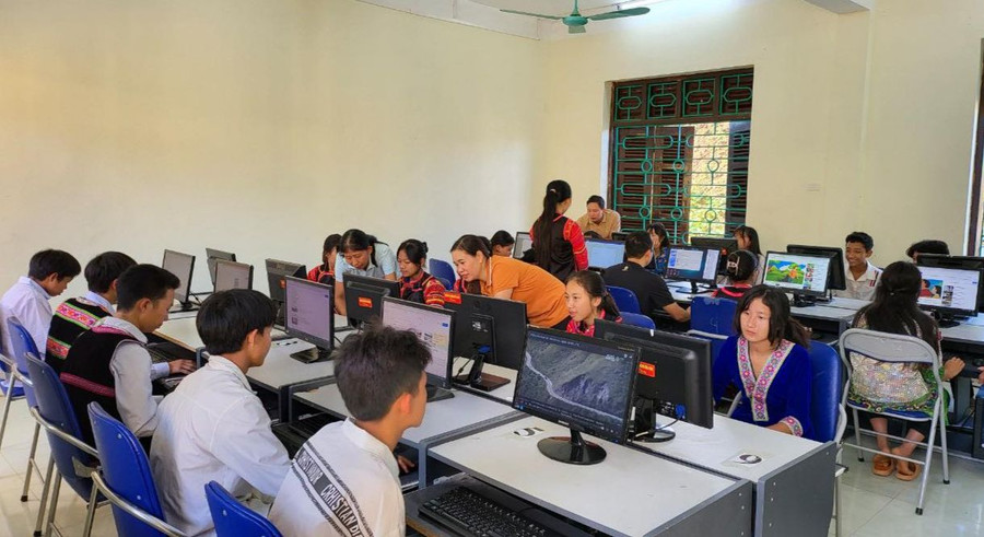 Ngành GD-ĐT huyện Mường Tè ứng dụng công nghệ thông tin trong dạy và học.