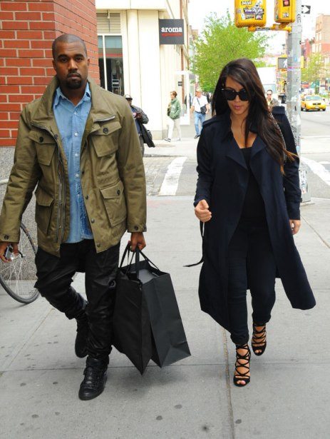 Loạt ảnh khiến ai cũng ghen tị với Kim vì có người chồng như Kanye West ảnh 6 Loạt ảnh khiến ai cũng ghen tị với Kim vì có người chồng như Kanye West ảnh 6