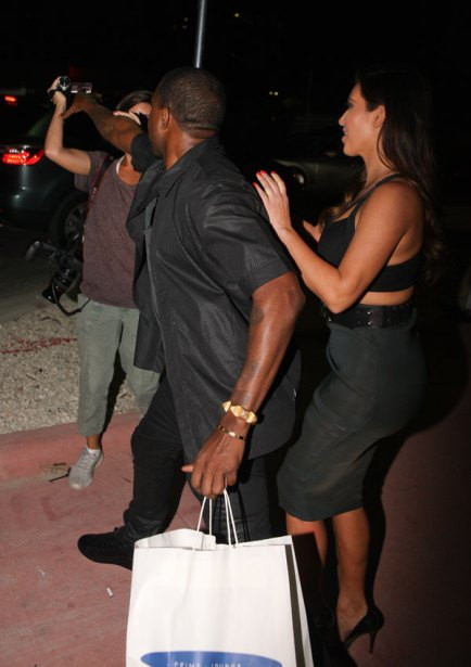 Loạt ảnh khiến ai cũng ghen tị với Kim vì có người chồng như Kanye West ảnh 3 Loạt ảnh khiến ai cũng ghen tị với Kim vì có người chồng như Kanye West ảnh 3