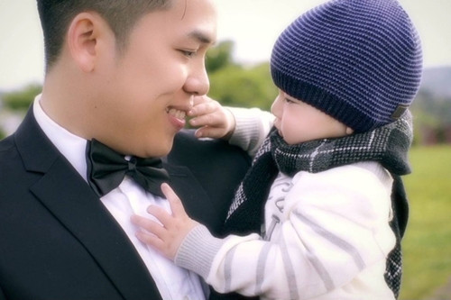 Chồng Diễm Hương dựng lại cảnh bị uy hiếp khi yêu vợ ảnh 3 Chồng Diễm Hương dựng lại cảnh bị uy hiếp khi yêu vợ - 3