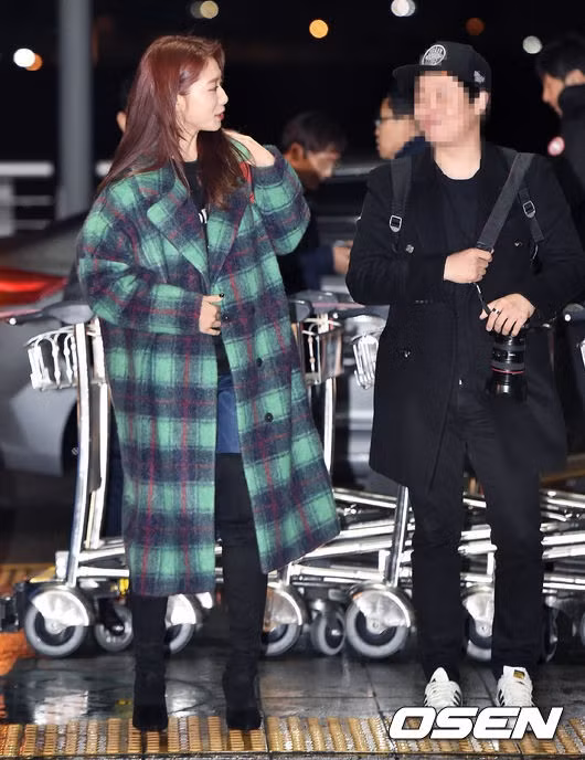 Diện boots cao cổ, Park Shin Hye bị lộ đùi to ảnh 5