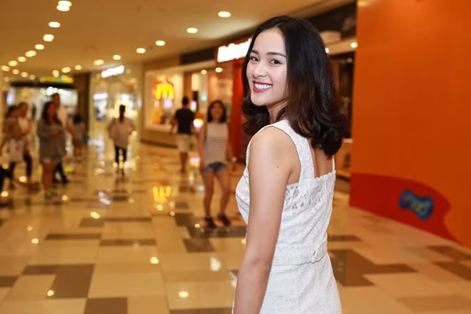 Lên đời sự nghiệp nhờ Cường Đô la, Hạ Vi xuất hiện tươi như hoa