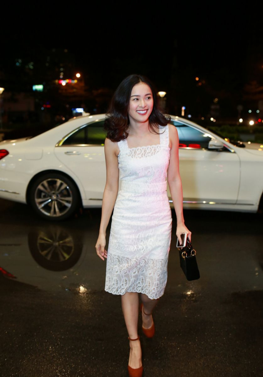 Lên đời sự nghiệp nhờ Cường Đô la, Hạ Vi xuất hiện tươi như hoa ảnh 1 Lên đời sự nghiệp nhờ Cường Đô la, Hạ Vi xuất hiện tươi như hoa