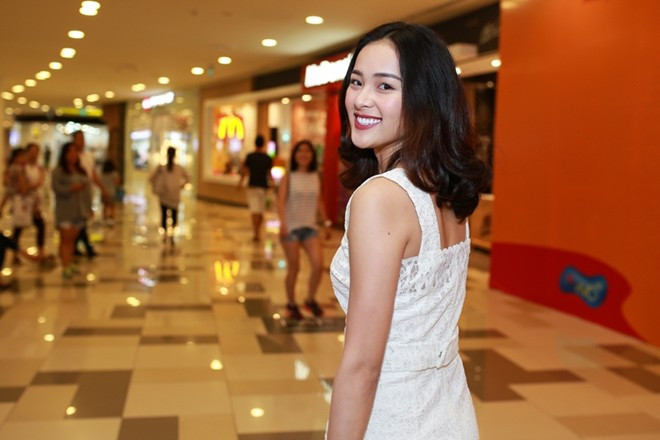 Lên đời sự nghiệp nhờ Cường Đô la, Hạ Vi xuất hiện tươi như hoa ảnh 4 Lên đời sự nghiệp nhờ Cường Đô la, Hạ Vi xuất hiện tươi như hoa