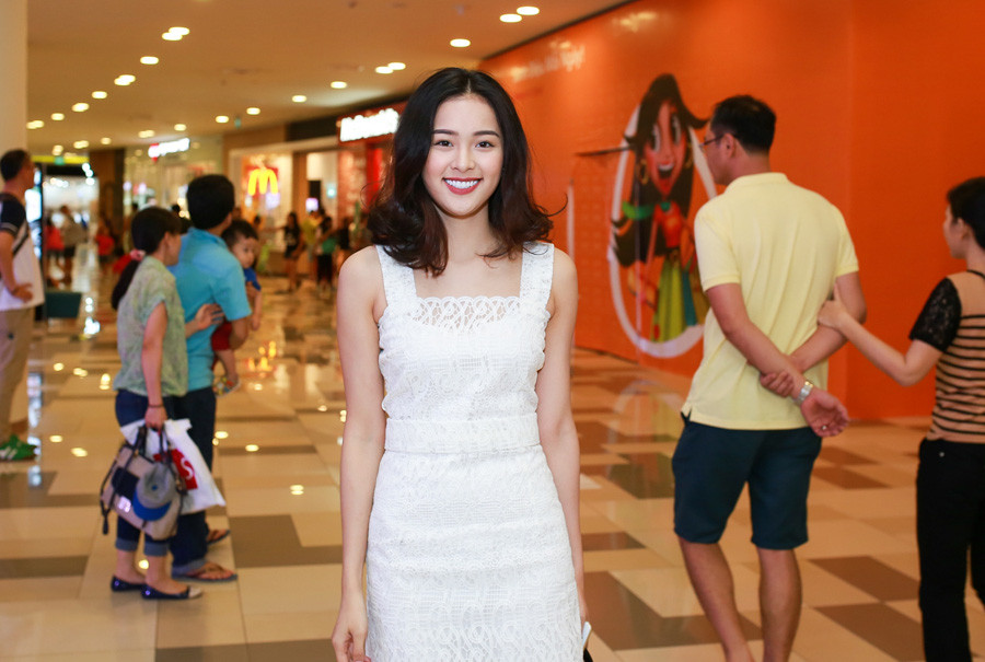 Lên đời sự nghiệp nhờ Cường Đô la, Hạ Vi xuất hiện tươi như hoa ảnh 2 Lên đời sự nghiệp nhờ Cường Đô la, Hạ Vi xuất hiện tươi như hoa