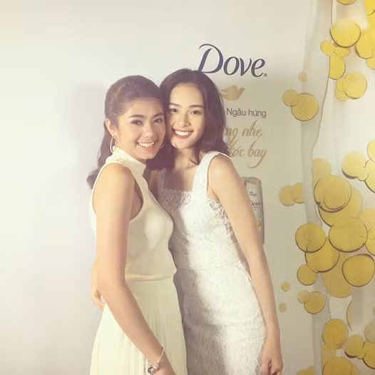 Lên đời sự nghiệp nhờ Cường Đô la, Hạ Vi xuất hiện tươi như hoa