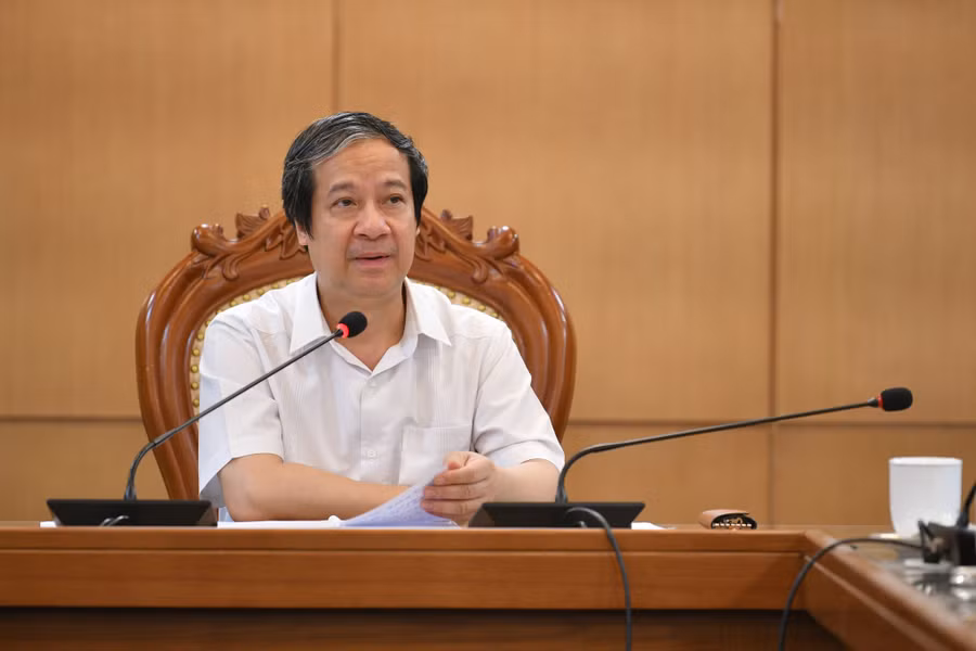 Bộ trưởng Nguyễn Kim Sơn phát biểu tại phiên họp.