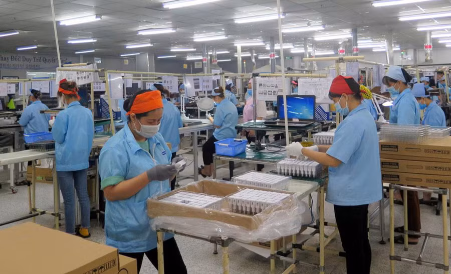 Việt Nam đang rất yếu ngành sản xuất nguyên phụ liệu, phụ tùng linh kiện để hỗ trợ sản xuất. Ảnh minh họa