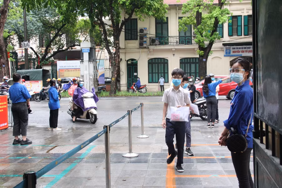 Dải ngăn cách giúp bảo đảm an toàn phòng chống dịch.