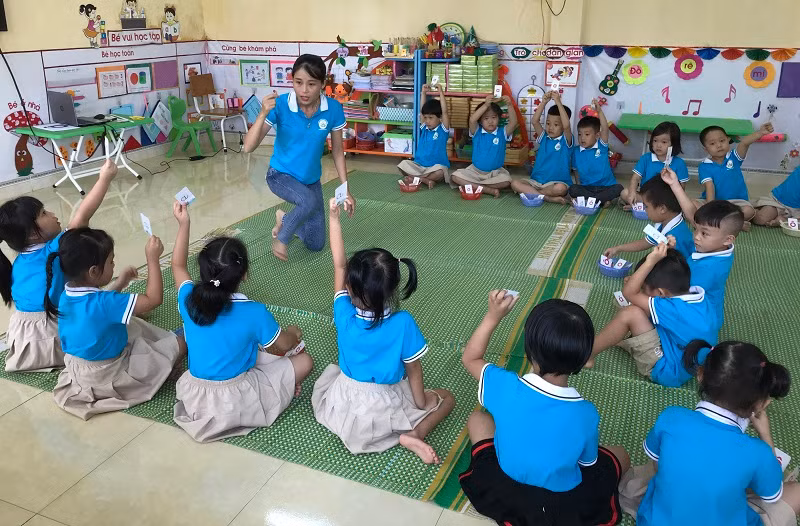 Giờ học của trẻ tại Trường MN Yên Ninh, TP Yên Bái, tỉnh Yên Bái. Ảnh: TG