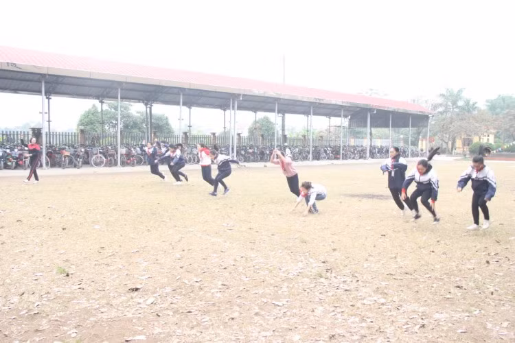 Giờ học thể dục của Trường THCS Đoàn Thị Điểm (Yên Mỹ, Hưng Yên). Ảnh: Sỹ Điền