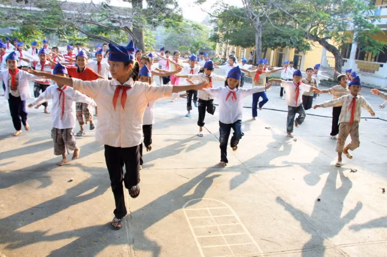 Giờ học thể dục của học sinh Trường Tiểu học Thanh Chương (Thanh Chương - Nghệ An). Ảnh: Thanh Lâm