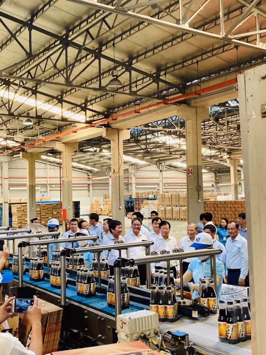 Phó thủ tướng Trịnh Đình Dũng thăm Nhà máy Nước khoáng Vĩnh Hảo - Nơi sản xuất những sản phẩm được yêu thích như nước khoáng Vĩnh Hảo, Khoáng Chanh Lemona, nước tăng lực vị cà phê Wake-up 247...