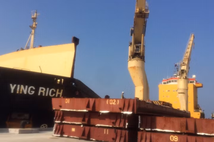 Kiểm tra bùn thải bô xít được Formosa nhập khẩu từ Trung Quốc