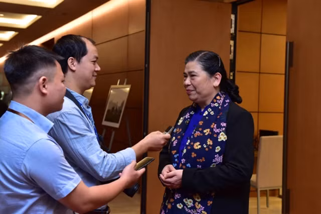 Phó Chủ tịch Quốc hội Tòng Thị Phóng trả lời phỏng vấn của Báo Giáo dục & Thời đại. Ảnh: Quang Khánh