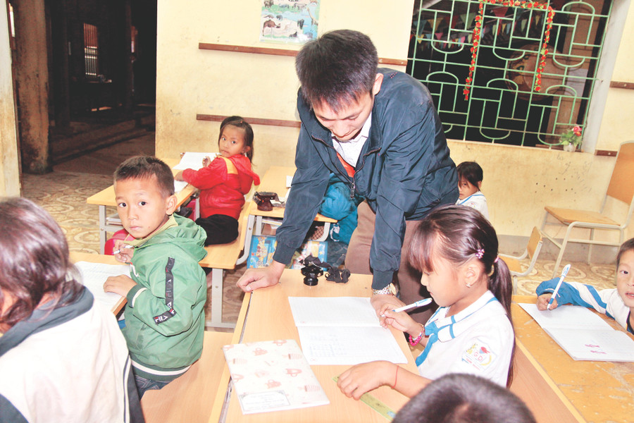 Thầy trò điểm trường Phà Lõm