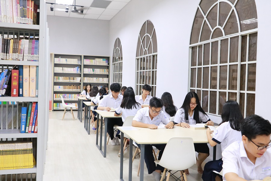 Một góc thư viện Trường THPT Marie Curie.