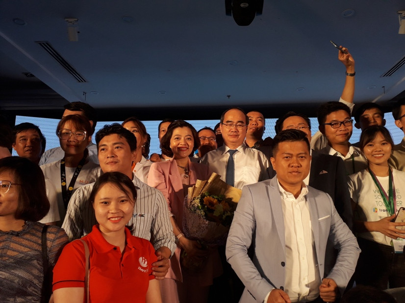 Bí thư Thành ủy TPHCM Nguyễn Thiện Nhân giao lưu cùng các thành viên cộng đồng Starup Bí thư Thành ủy TPHCM Nguyễn Thiện Nhân giao lưu cùng các thành viên cộng đồng Starup