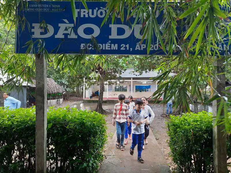 Học sinh tại một điểm lẻ ở huyện U Minh, Cà Mau. Ảnh tư liệu.