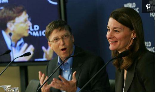 Bill nói đùa với Melinda khi phát biểu tại Diễn đàn Kinh tế Thế giới ở Davos, Thụy Sĩ vào ngày 26 tháng 1 năm 2007.