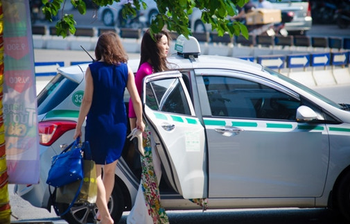 Vì hình ảnh này mà Kỳ Duyên thường xuyên bị “ném đá“ ảnh 6 Khuôn mặt cau có vì nắng của Kỳ Duyên.