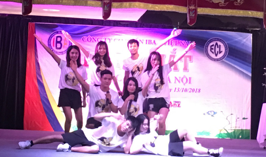 Một tiết mục văn nghệ của các em HS, SV Viện Giáo dục Đào tạo Quốc tế IBA Hà Nội Một tiết mục văn nghệ của các em HS, SV Viện Giáo dục Đào tạo Quốc tế IBA Hà Nội