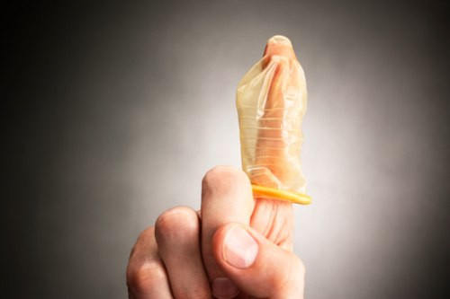 Bí mật từ chiếc bao cao su rách của gã chồng đạo đức giả - Ảnh 2 Bí mật từ chiếc bao cao su rách của gã chồng đạo đức giả - Ảnh 2