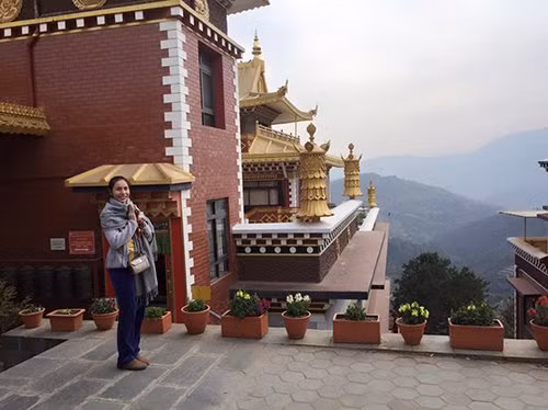 Sao Việt đi lễ chùa: “Người kín đáo, kẻ hớ hênh“