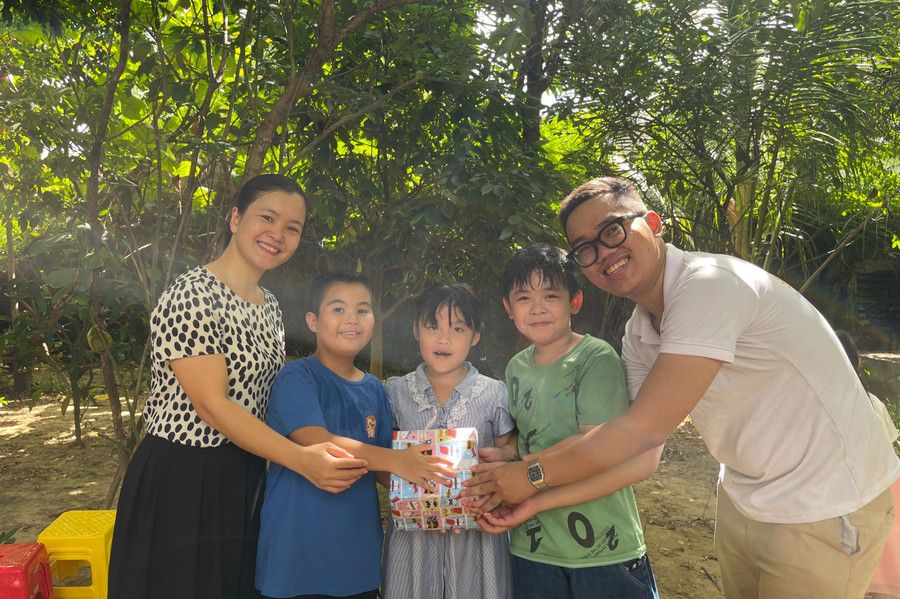 Học sinh hào hứng tham gia trải nghiệm thực tế trong dịp hè tại Nhà lưu niệm Bác Hồ (số 122 Mai Thúc Loan, TP Huế). Học sinh hào hứng tham gia trải nghiệm thực tế trong dịp hè tại Nhà lưu niệm Bác Hồ (số 122 Mai Thúc Loan, TP Huế).