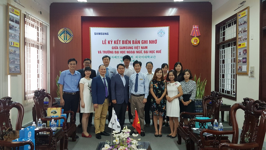 Lễ ký kết Biên bản ghi nhớ giưa Samsung Việt Nam và Trường ĐH Ngoại ngữ (ĐH Huế) Lễ ký kết Biên bản ghi nhớ giưa Samsung Việt Nam và Trường ĐH Ngoại ngữ (ĐH Huế)