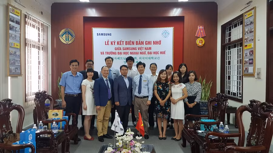 Lễ ký kết Biên bản ghi nhớ giưa Samsung Việt Nam và Trường ĐH Ngoại ngữ (ĐH Huế)