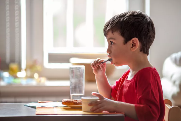 Hầu hết trẻ em đều bốc đồng và thích sự hài lòng ngay lập tức. Hầu hết trẻ em đều bốc đồng và thích sự hài lòng ngay lập tức.